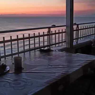 SUNSET ROOM AT FRONT BEACH - HABITACION EN LA PLAYA en Piso compartido