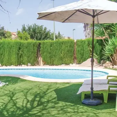 Amazing Home In Riba-Roja De Túria