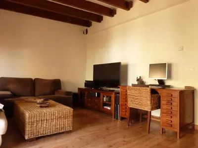 a living room with a couch and a television at Apartamento con encanto CORONA in Valencia