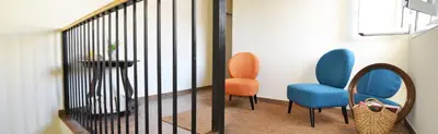 a room with two chairs and a mirror on a staircase at Casa Bienvenida - Carcaixent in Carcagente