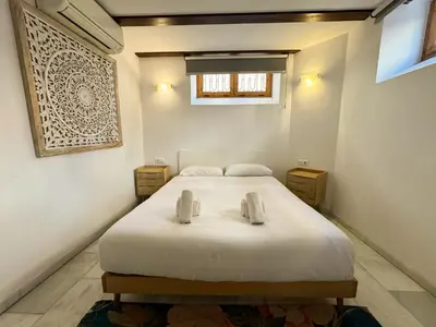 a bedroom with a bed with two towels on it at Duplex en el Carmen 1 in Valencia