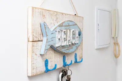 a sign on a wall with the words dead whale at Global Vacacional, Bonito apartamento en Urbanización Ciudad Mar in Puerto de Sagunto