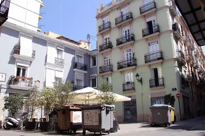 a building with an umbrella in front of it at City Centre Room in Valencia