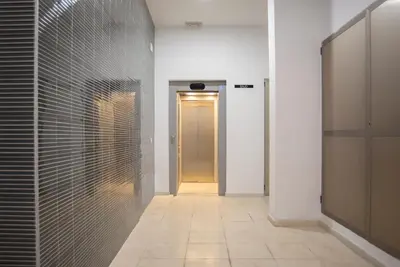 a hallway with a door and a tile floor at Nuevo y moderno apartamento con aire acondicionado - El Cid 4 in Burriana