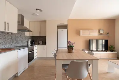 a kitchen and dining room with a table and chairs at Nuevo apartamento en playa con aire acondicionado MASBO 3 in Moncófar