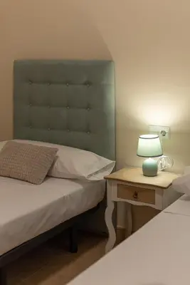a bedroom with a bed and a table with a lamp at Nuevo apartamento en playa con aire acondicionado MASBO 3 in Moncófar