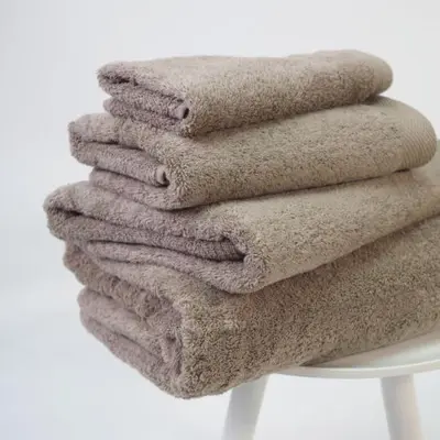 a pile of towels sitting on top of a stool at UIM Mediterraneo FELIPE 8 WIFI in Puerto de Sagunto