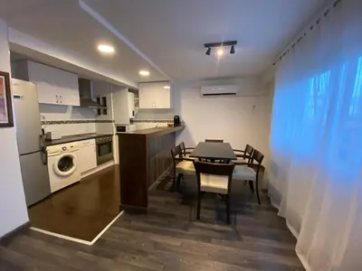 a kitchen and dining room with a table and chairs at AMPLIO Y LUMINOSO APART Cerca del CENTRO HISTORICO LM in Valencia