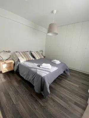 a bedroom with a bed with two towels on it at AMPLIO Y LUMINOSO APART Cerca del CENTRO HISTORICO LM in Valencia