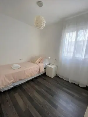 a white bedroom with a bed and a window at AMPLIO Y LUMINOSO APART Cerca del CENTRO HISTORICO LM in Valencia