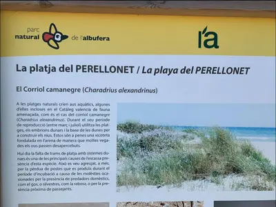 a sign for a beach with a sign for a lab playing dead coordinator at Beach Retreat in Valencia