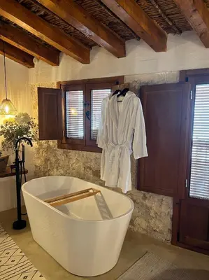 a large white bath tub in a bathroom at ruralhome callemayor in Altura