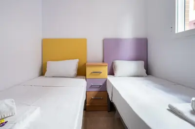 two beds sitting next to each other in a room at Excelente apartamento en 2ª línea de playa by Hometels in Puerto de Sagunto