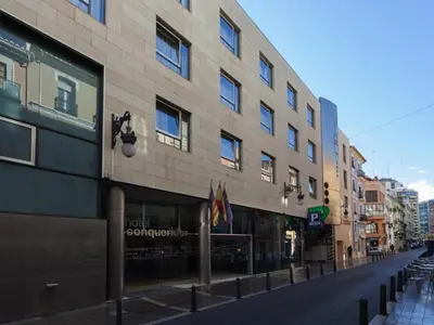 a building on the side of a street at Hotel Conqueridor in Valencia