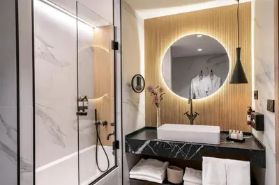 a bathroom with a sink and a mirror at Vincci Lys in Valencia