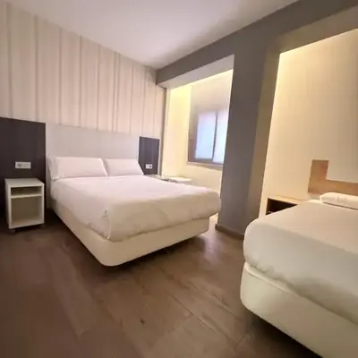 HOSTAL LETTO DAL MARE