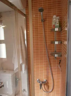 a bathroom with a shower and a toilet at Apartamento junto a playa y cerca de campo de golf in El Perellonet
