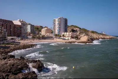 a view of a beach with buildings and the ocean at Precioso apartamento en el Faro de Cullera in Cullera