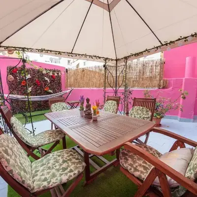 Artsy Large Getaway - 2 Bedroom w HUGE patio - Great for families and Digital Nomads
