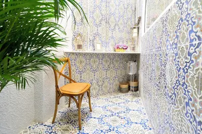 a chair in a room with blue and white tiles at Joaquín Sorolla in Valencia