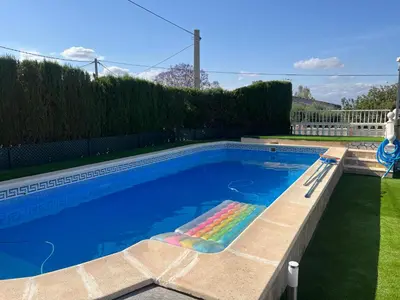 a swimming pool with a chaise lounge in a yard at Encantador alojamiento con acceso a piscina compartida in Monserrat