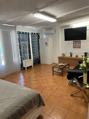 a room with a bed and a tv on the wall at Encantador alojamiento con acceso a piscina compartida in Monserrat