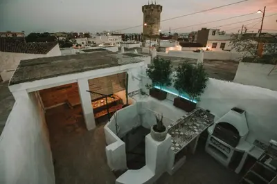 an aerial view of a building with a balcony at Preciosa casa-cueva con bañera in Paterna