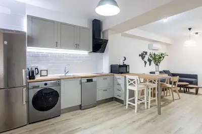 a kitchen and dining room with a table and chairs at Cala Brull - Acogedor apartamento a 10 minutos de la playa in Valencia