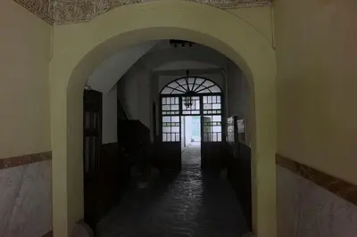 an empty hallway with an archway in a building at TYNE ARTIS HOUSE in Valencia