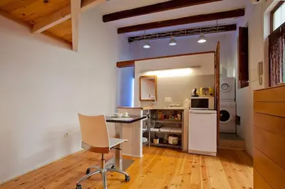 a kitchen with a table and a chair in a room at TYNE ARTIS HOUSE in Valencia