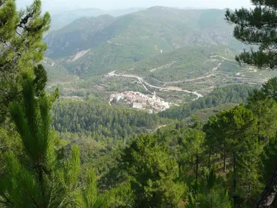 a view of a valley with a house in the mountains at Casa Rural El Rincón de Beatriz in Ayódar
