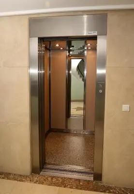 a elevator in a building with a mirror at Apartamento dos habitaciones primera línea de playa in Valencia