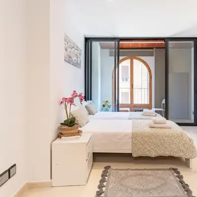 Aparthotel Mediterráneo by NeoHotels-Centro 8 min by Metro
