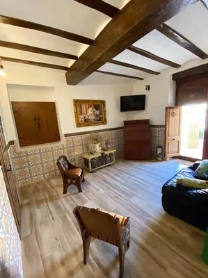 a living room with a couch and a tv at La Carchata in Siete Aguas