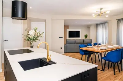 a kitchen and living room with a sink and a table at El Labrador in Anna