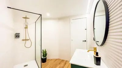 a bathroom with a sink and a mirror at El Labrador in Anna