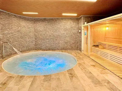 a bathroom with a large tub in a room at Global Vacacional, Apartamento con amplia terraza con vistas al mar in Canet de Berenguer