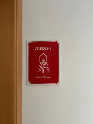 a red sign on the door of a room at Apartamento San Vicente in Villar del Arzobispo