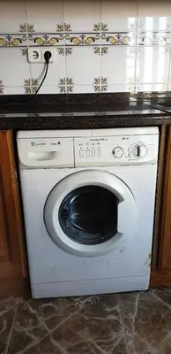 a white washing machine sitting in a kitchen at Vacansis Habitaciones Privada en una Villa a un paso del Mar en Cullera in Cullera