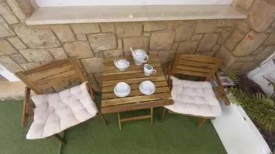 an overhead view of a wooden table and two chairs at Casa Isabel aeropuerto feria Valencia in Partida de La Cañada