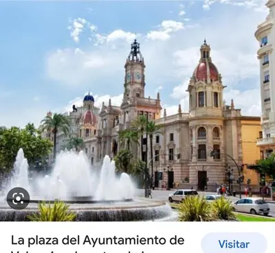 a large building with a fountain in front of it at Valencia Centro andando y Playa malvarrosa tranvía in Valencia